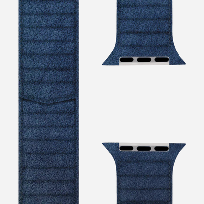Apple Watch Armband in Dunkelblau aus Alcantara – hochwertiger Look, ideal kombinierbar mit Edelstahlgehäusen, von bandkult.