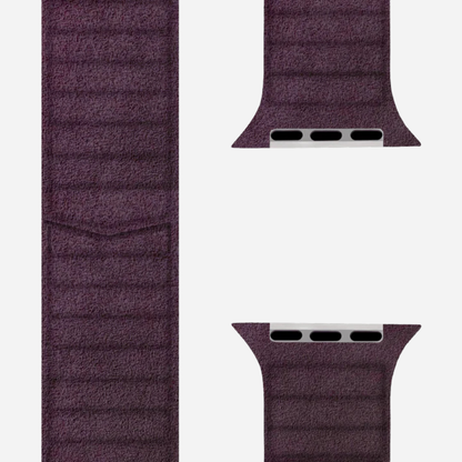 Apple Watch Alcantara Armband in Dunkelviolett von bandkult – markanter, satter Farbton für ein individuelles Handgelenk-Statement.