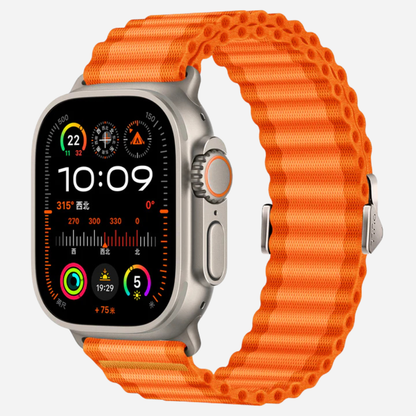 Apple Watch Nylon Armband in Orange mit hellem Verschluss von bandkult – farbenstark, sportlich & perfekt für dein Handgelenk.