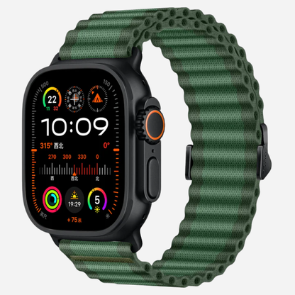Apple Watch Nylon Armband in Dunkelgrün mit schwarzem Verschluss von bandkult – strapazierfähig & perfekt für aktive Nutzer.