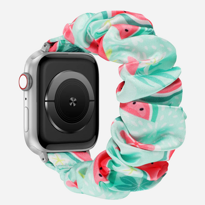 Apple Watch Scrunchie Armband „Velora“ mit Wassermelonen-Motiv auf mintgrünem Stoff, elastisch im Scrunchie-Design