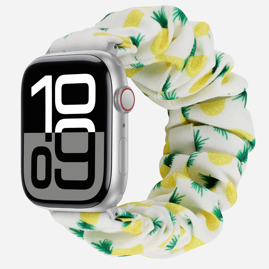 Apple Watch Scrunchie Armband „Velora“ mit Ananas-Motiv auf weißem Stoff, elastisch im Scrunchie-Design