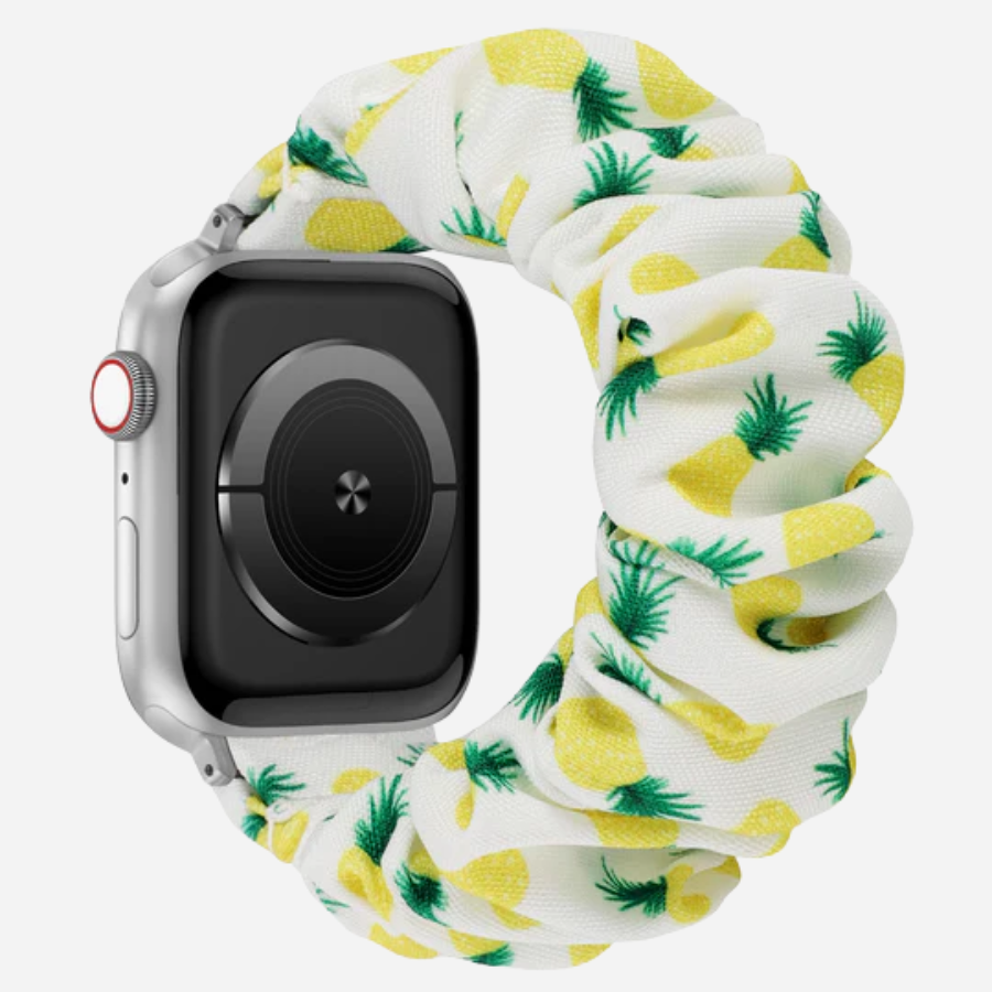 Apple Watch Scrunchie Armband „Velora“ mit Ananas-Motiv auf weißem Stoff, elastisch im Scrunchie-Design