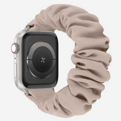 Apple Watch Scrunchie Armband „Velora“ in Sand (beige), schlichtes elastisches Scrunchie-Design für die Apple Watch