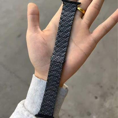 Bracelet CarbonEdge™ haut de gamme en fibre de carbone pour Apple Watch (38–49 mm) – Compatible avec les séries 1 à 11, SE (1re à 3e génération), Ultra, Ultra 2 et Ultra 3.