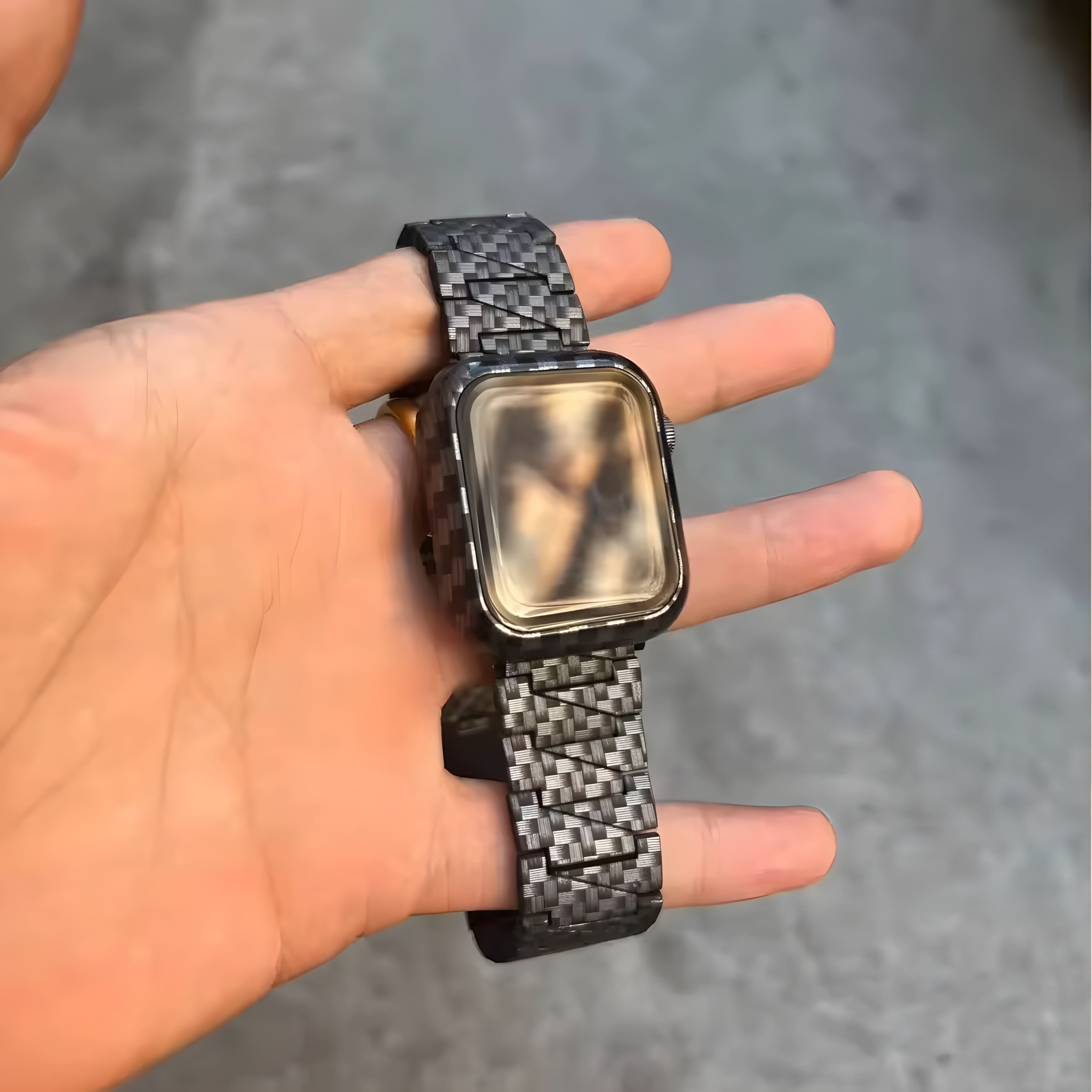 Bracelet CarbonEdge™ haut de gamme en fibre de carbone pour Apple Watch (38–49 mm) – Compatible avec les séries 1 à 11, SE (1re à 3e génération), Ultra, Ultra 2 et Ultra 3.