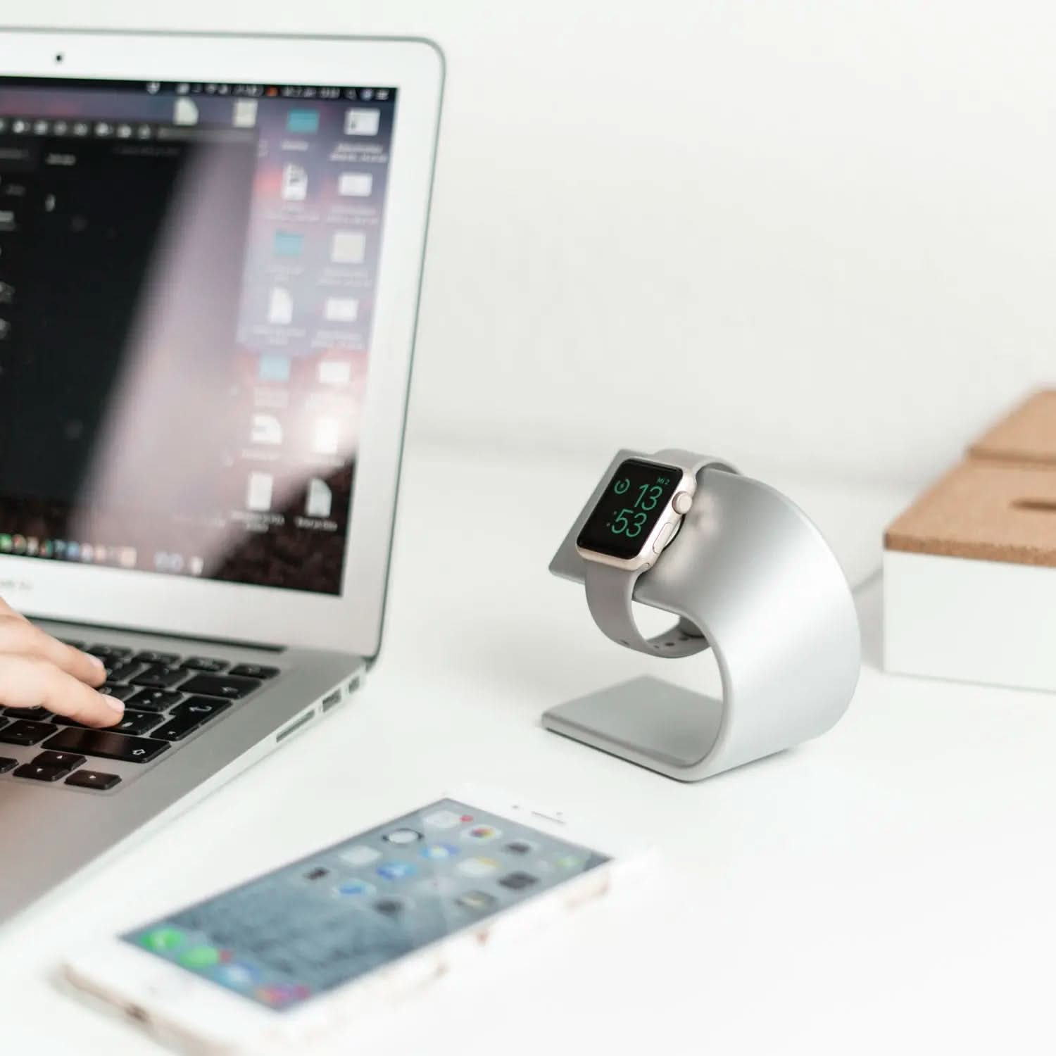 Support en aluminium Bandkult pour Apple Watch