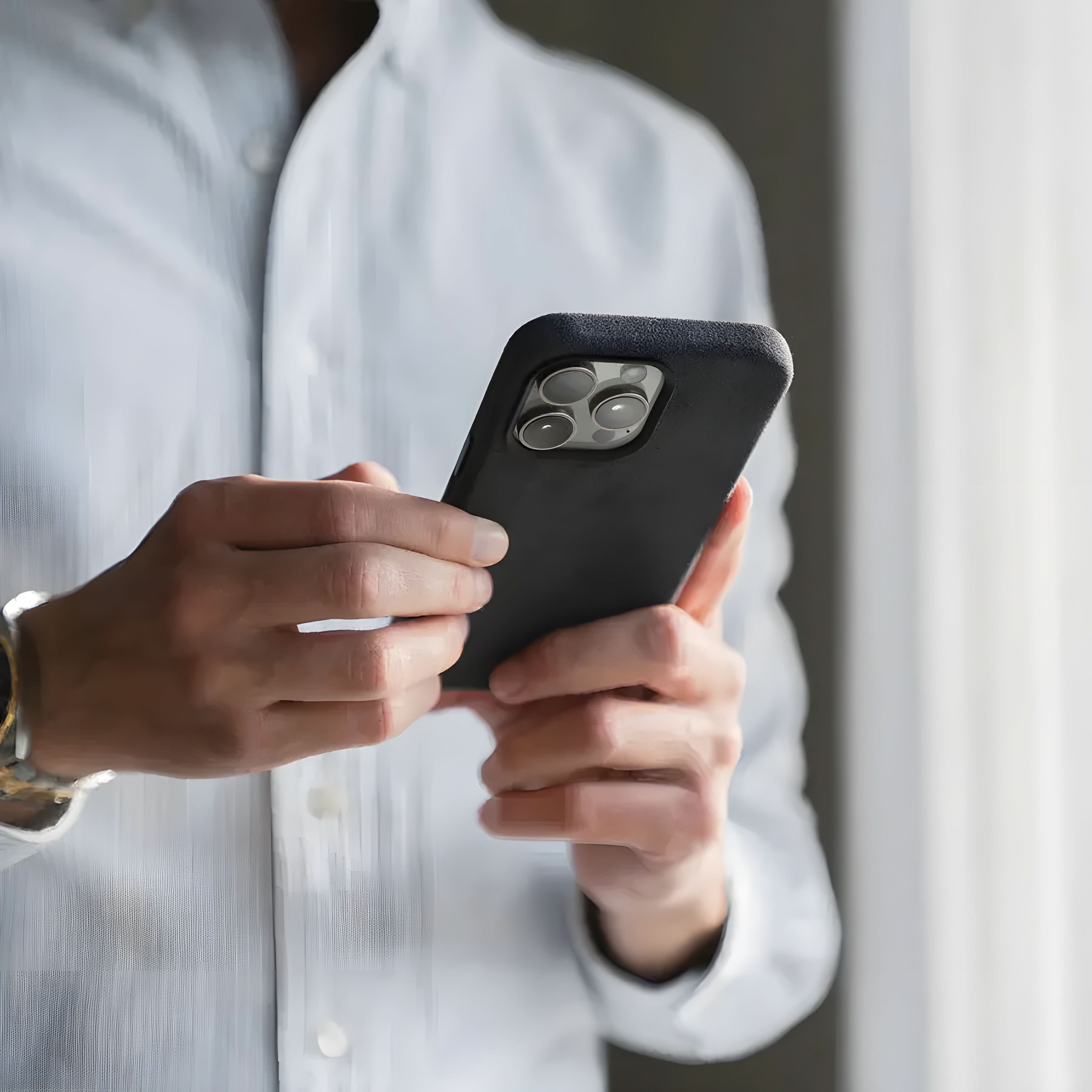 bandkult-iPhone 16 Hülle aus Alcantara-5