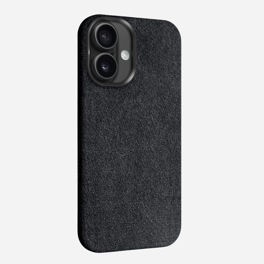 iPhone 17 Alcantara Case – elegante schwarze Stoffhülle mit Kameraaussparung, Rückseite seitlich