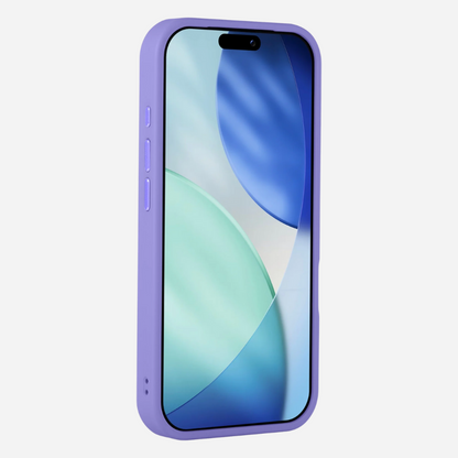 Schräg vorn: iPhone 17 Pro Max im lila Bandkult Solid Case, erhöhter Displayrand für zusätzlichen Schutz.