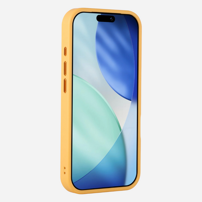 Schräg vorn: iPhone 17 Pro Max im gelben Bandkult Solid Case, erhöhter Displayrand für zusätzlichen Schutz.