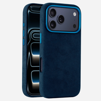 iPhone 17 Pro Max Alcantara® Case in Blau – Vorderansicht und Rückansicht kombiniert